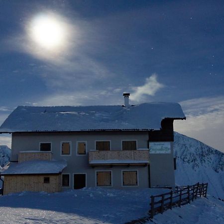 Enzianhütte Berggasthaus San Leonardo in Passiria Exterior foto