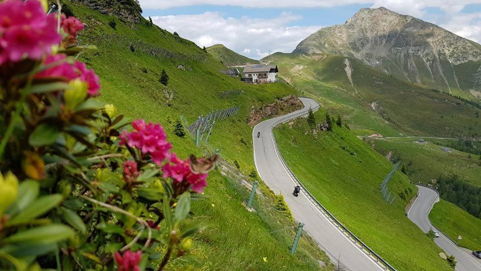 Enzianhütte Berggasthaus San Leonardo in Passiria Exterior foto