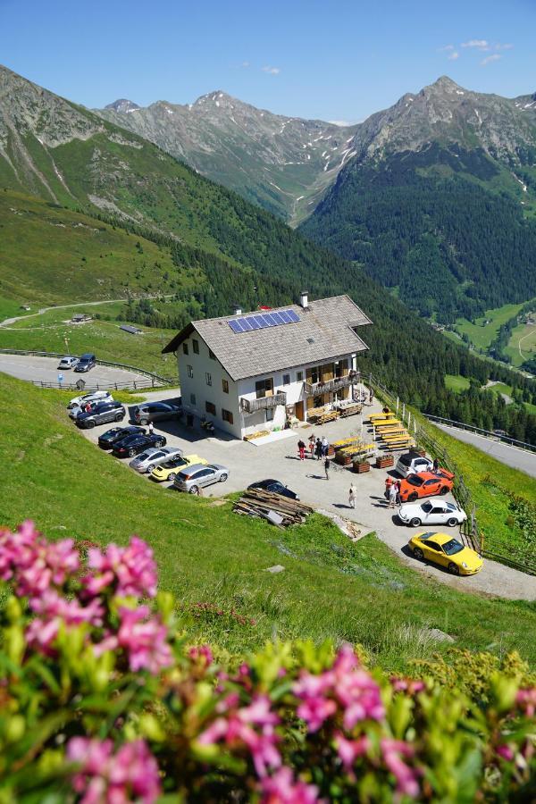 Enzianhütte Berggasthaus San Leonardo in Passiria Exterior foto