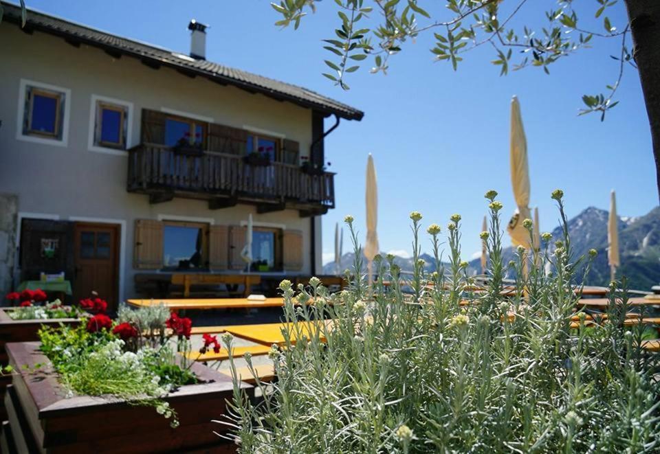 Enzianhütte Berggasthaus San Leonardo in Passiria Exterior foto
